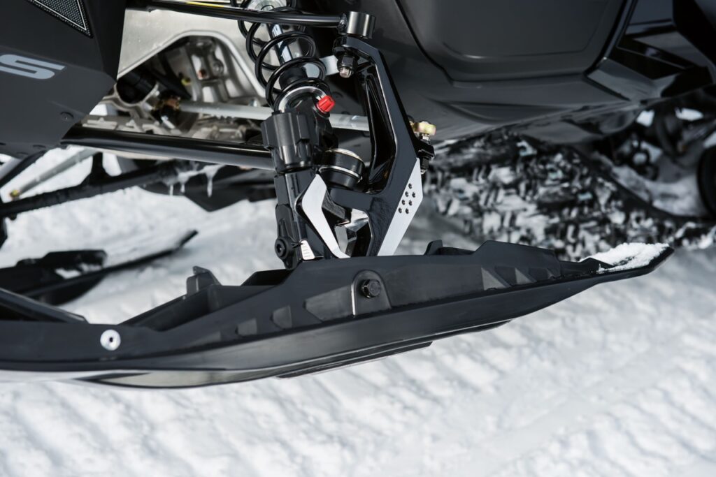 TS Pilot Adjustable Skis have fully retracted retractable carbides