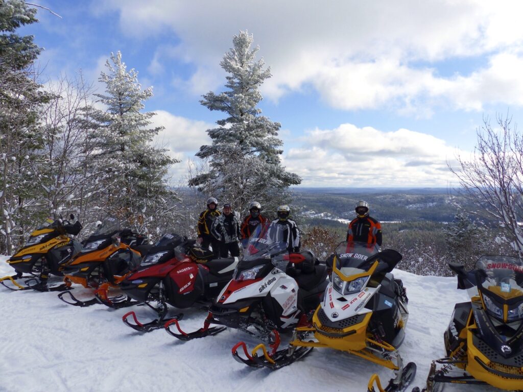 6 snowmobiles at Wolf Mountain on Chiniguchi Wolf Loop near Sudbury