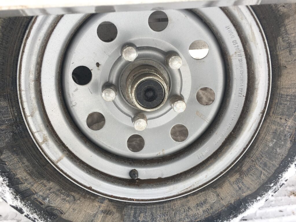 trailer maintenance tips include checking tires