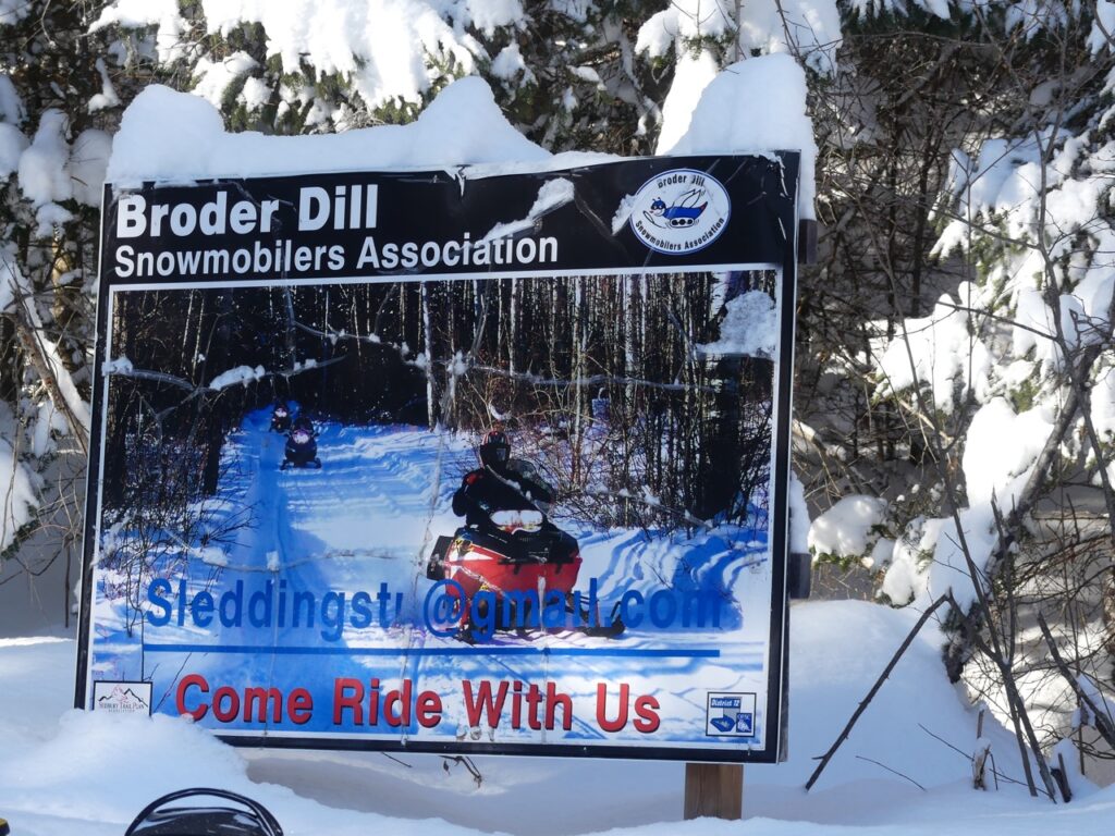 Snowmobile Greater Sudbury Region southbound on Broder Dill trails