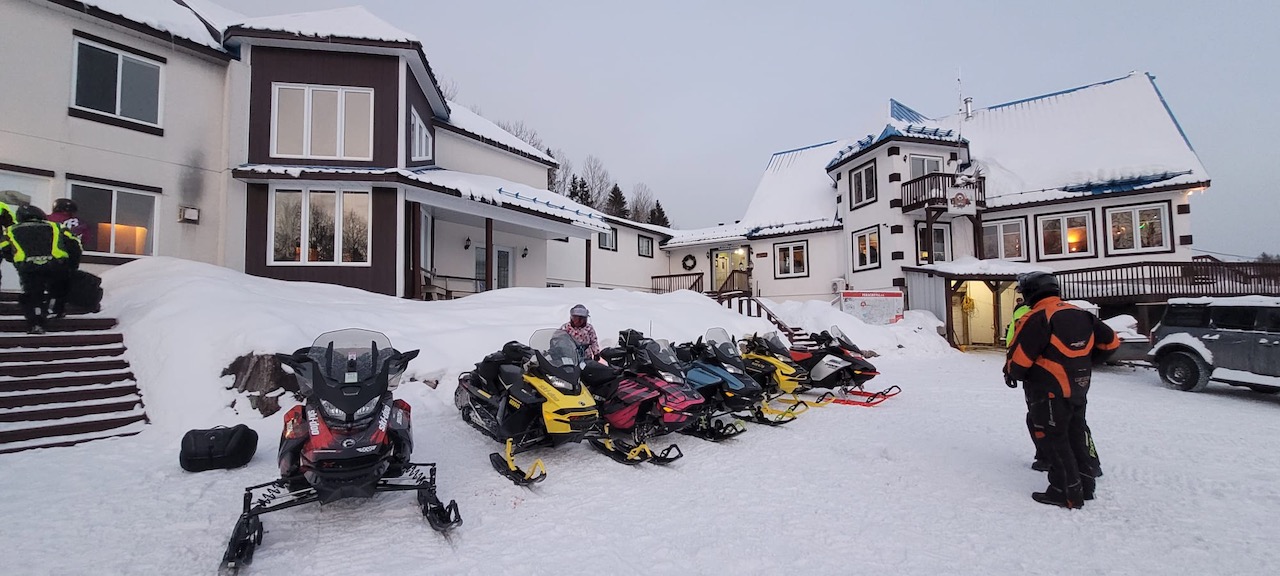 Most northerly lodging on the Wood Runner s Loop for Upper Laurentians snowmobile ride.