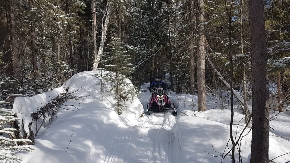 Using snowmobile hand signals is not recommended on narrow, twisty trails.